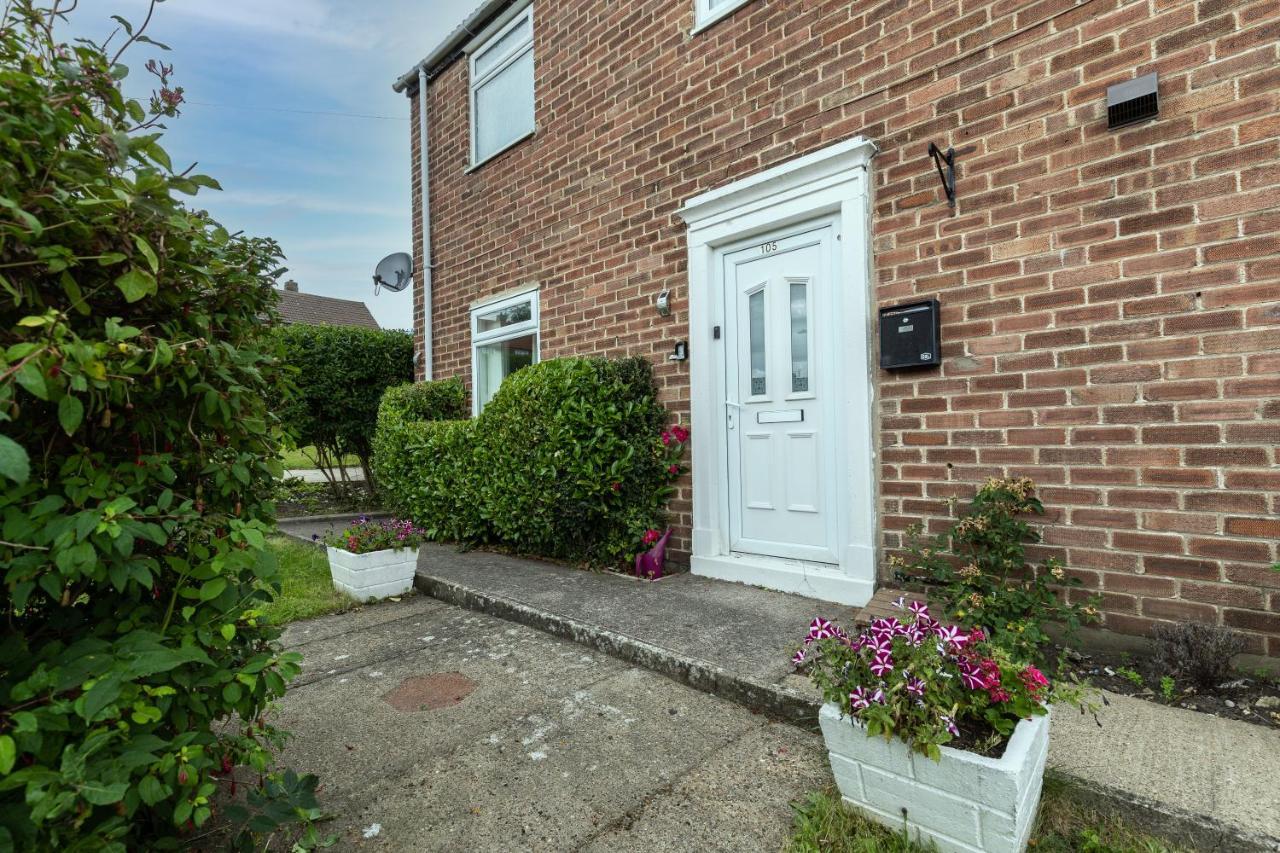 Taylor House Contractors Welcome Off Street Parking For Vans Durham Exterior photo